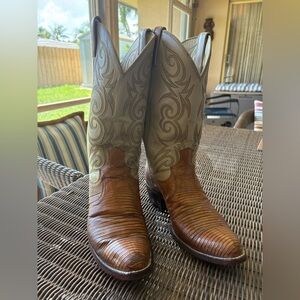 Brown and Tan Western Cowboy Boots vintage Dan Post